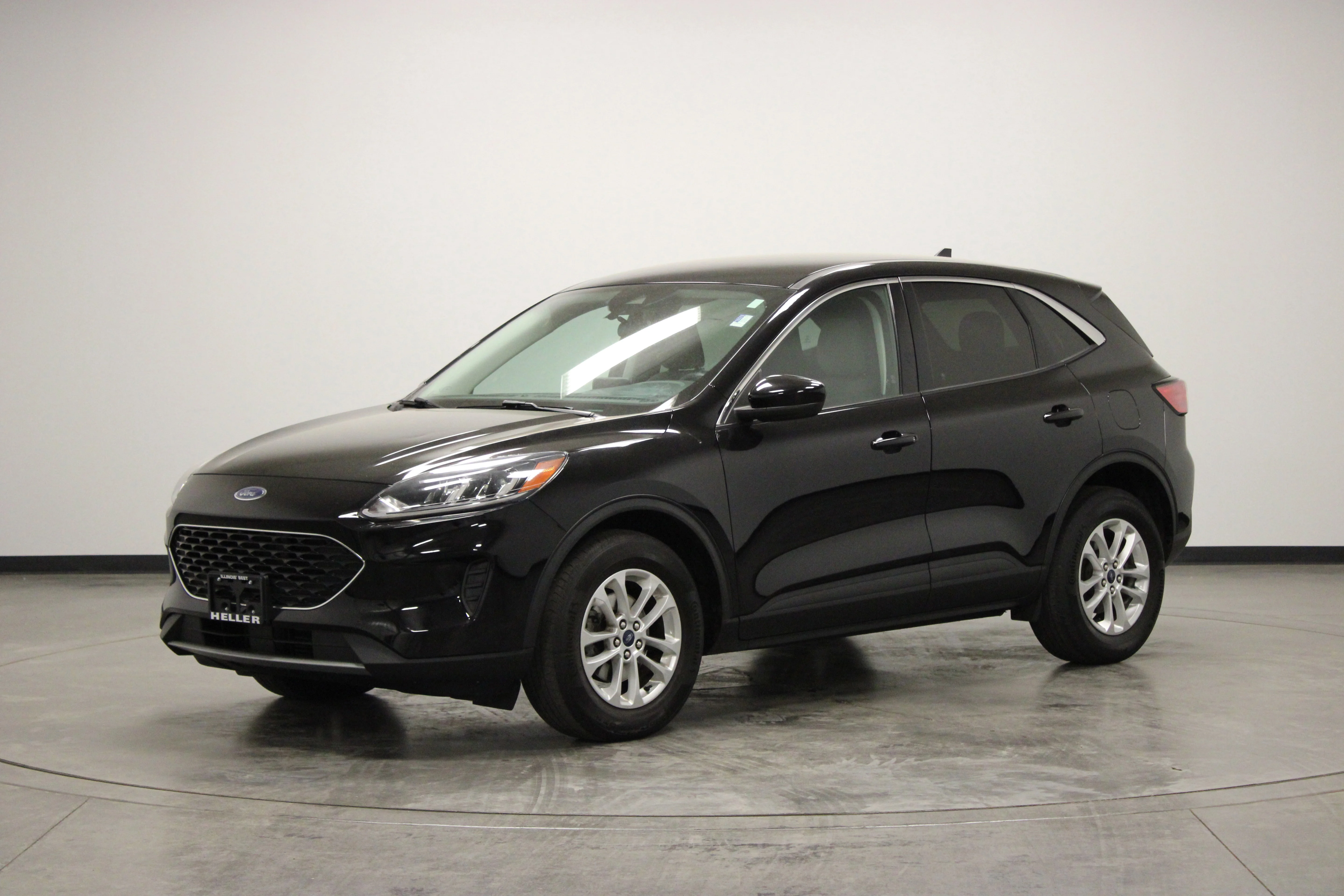 Used 2021 Agate Black Metallic Ford SE image 4