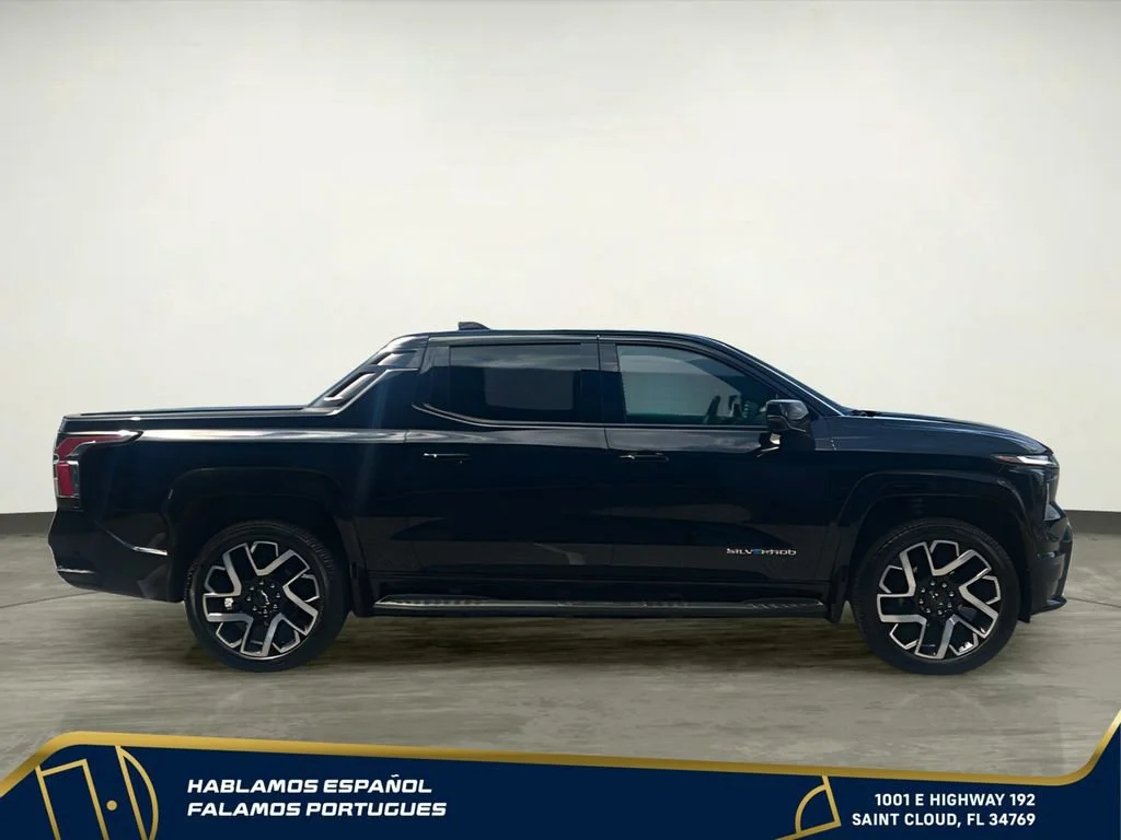 Used 2025 Black Chevrolet RST - Max Range image 7