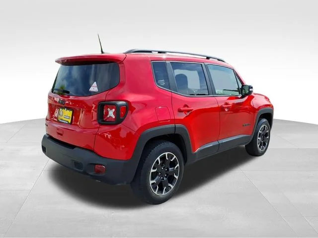Used 2023 Red Jeep Latitude image 10
