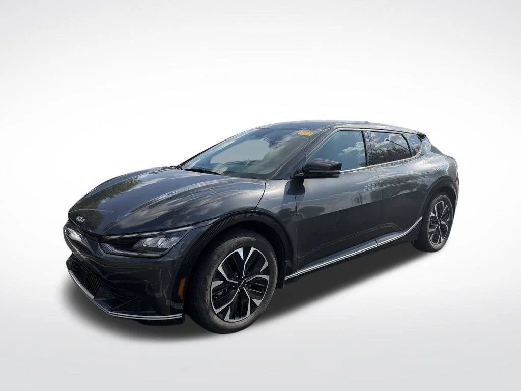 Used 2023 Gray Kia Wind image 3
