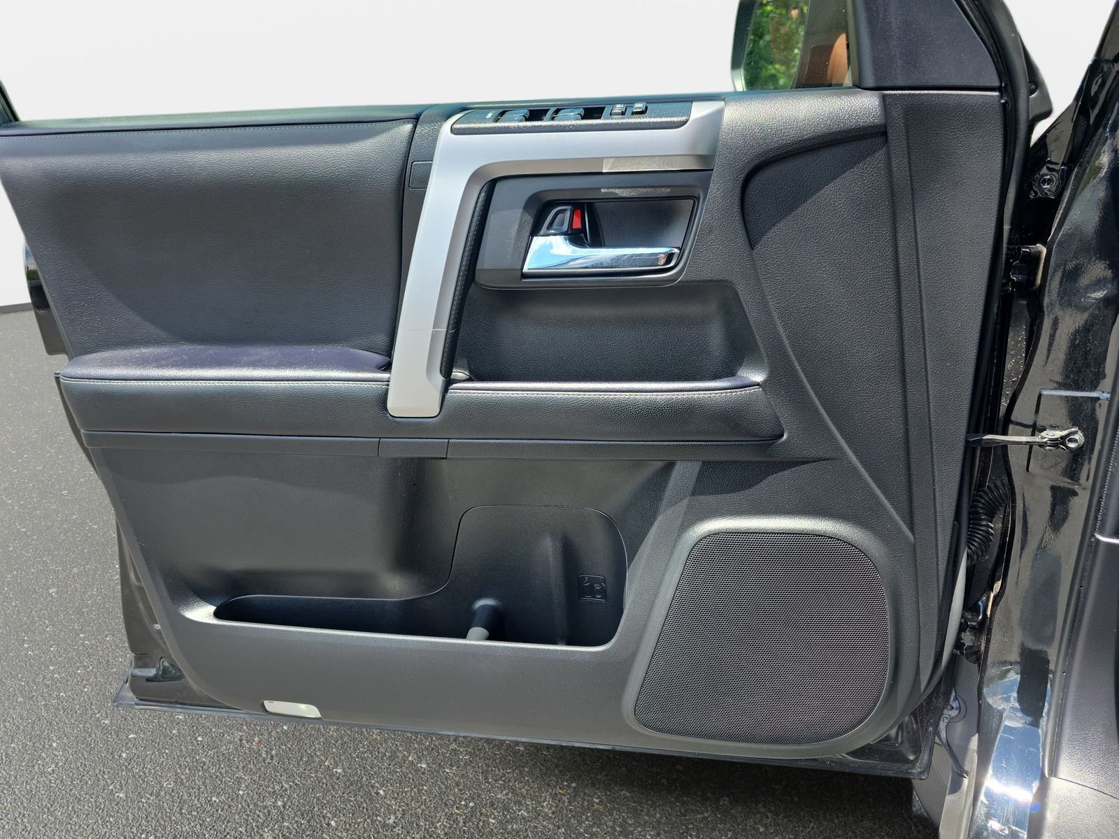Used 2024 Black Toyota SR5 Premium image 27