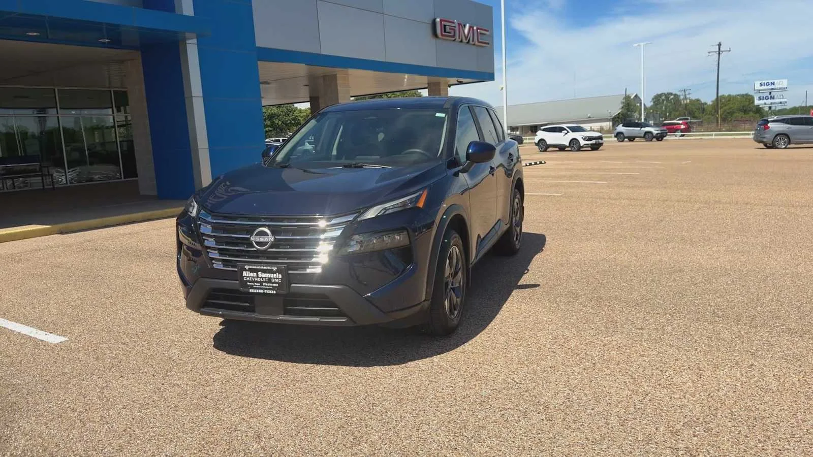 Used 2025 Deep Ocean Blue Pearl Nissan SV image 4