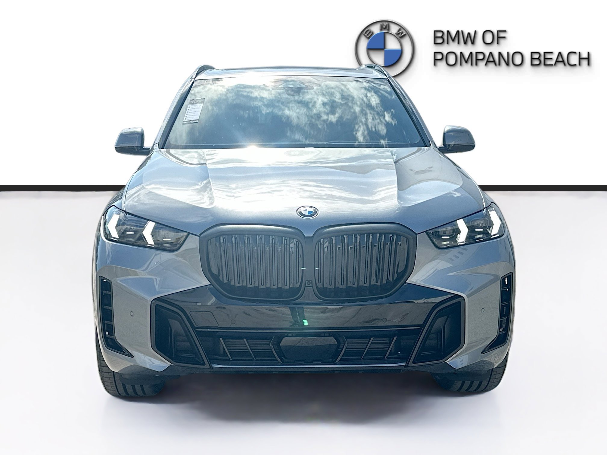 New 2026 Skyscraper Grey Metallic BMW sDrive40i image 2