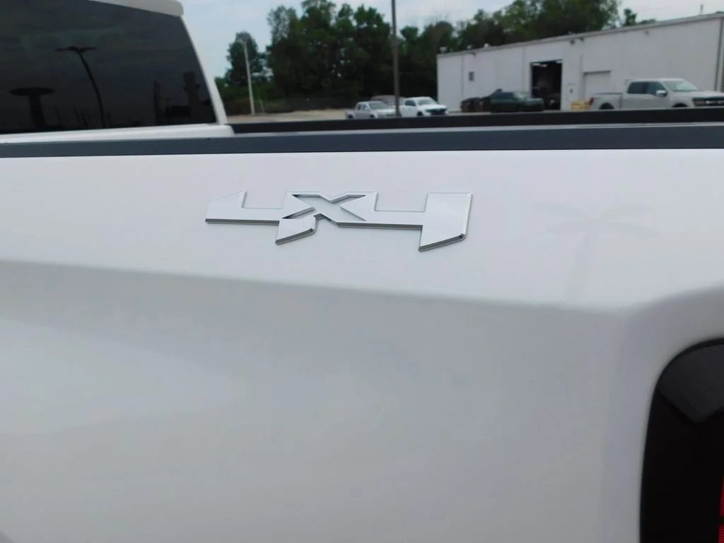 Used 2023 White GMC SLT image 44