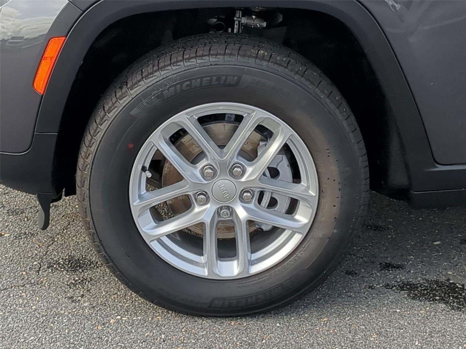 New 2026 Baltic Gray Metallic Clear-Coat Exterior Paint Jeep Laredo image 10