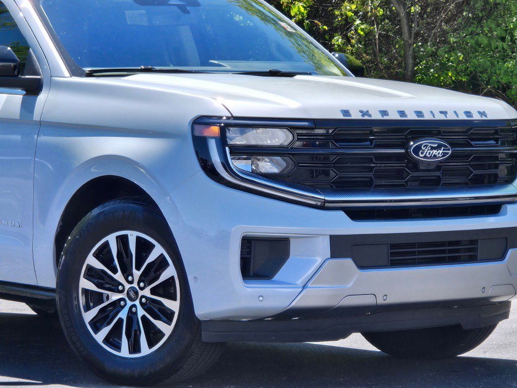 Used 2025 Space Silver Meta Ford Platinum image 3