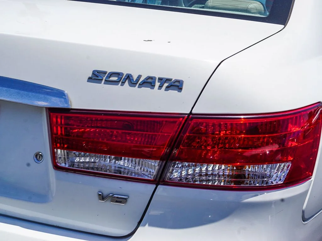 Used 2006 White Hyundai GLS V6 image 7