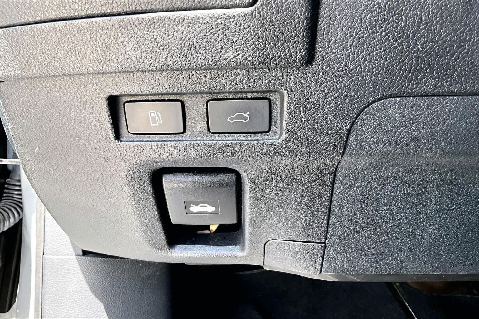 Used 2019 Silver Lining Metallic Lexus  image 34