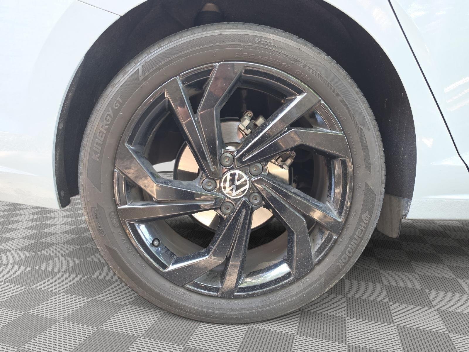 Used 2025 Monument Gray Volkswagen SE image 16