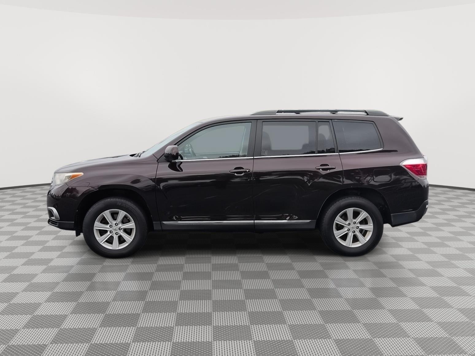 Used 2011 Sizzling Crimson Mica Toyota Base image 17