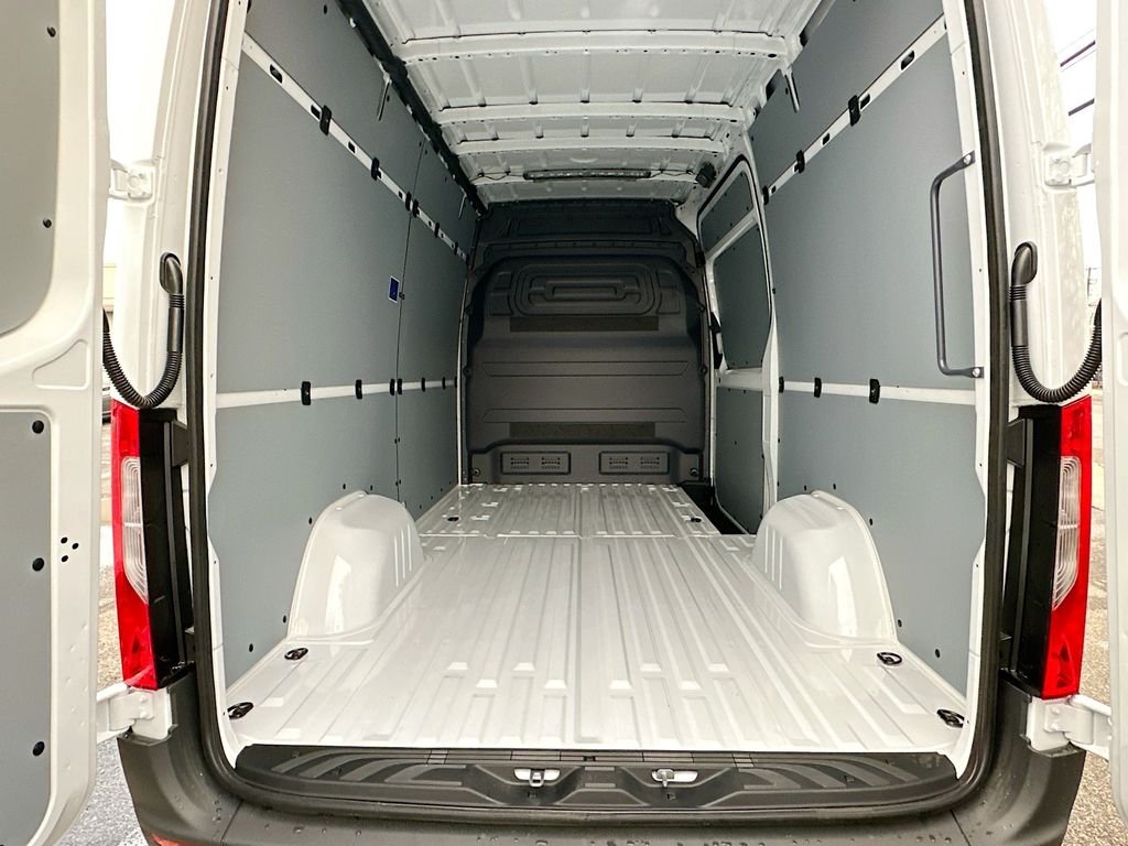 Used 2025 White Mercedes-Benz Cargo 144 WB image 20