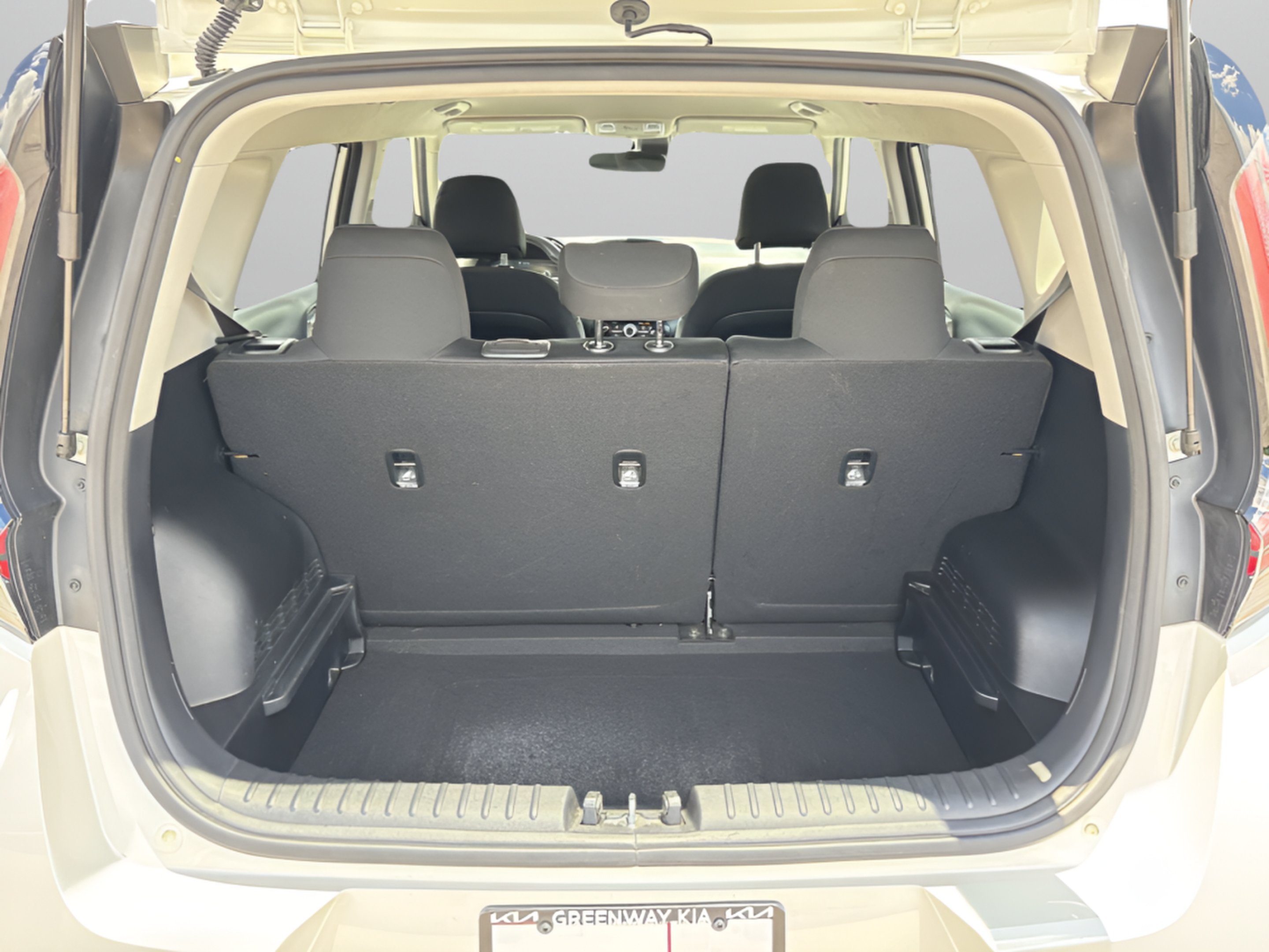 Used 2023 Snow White Pearl Kia LX image 9