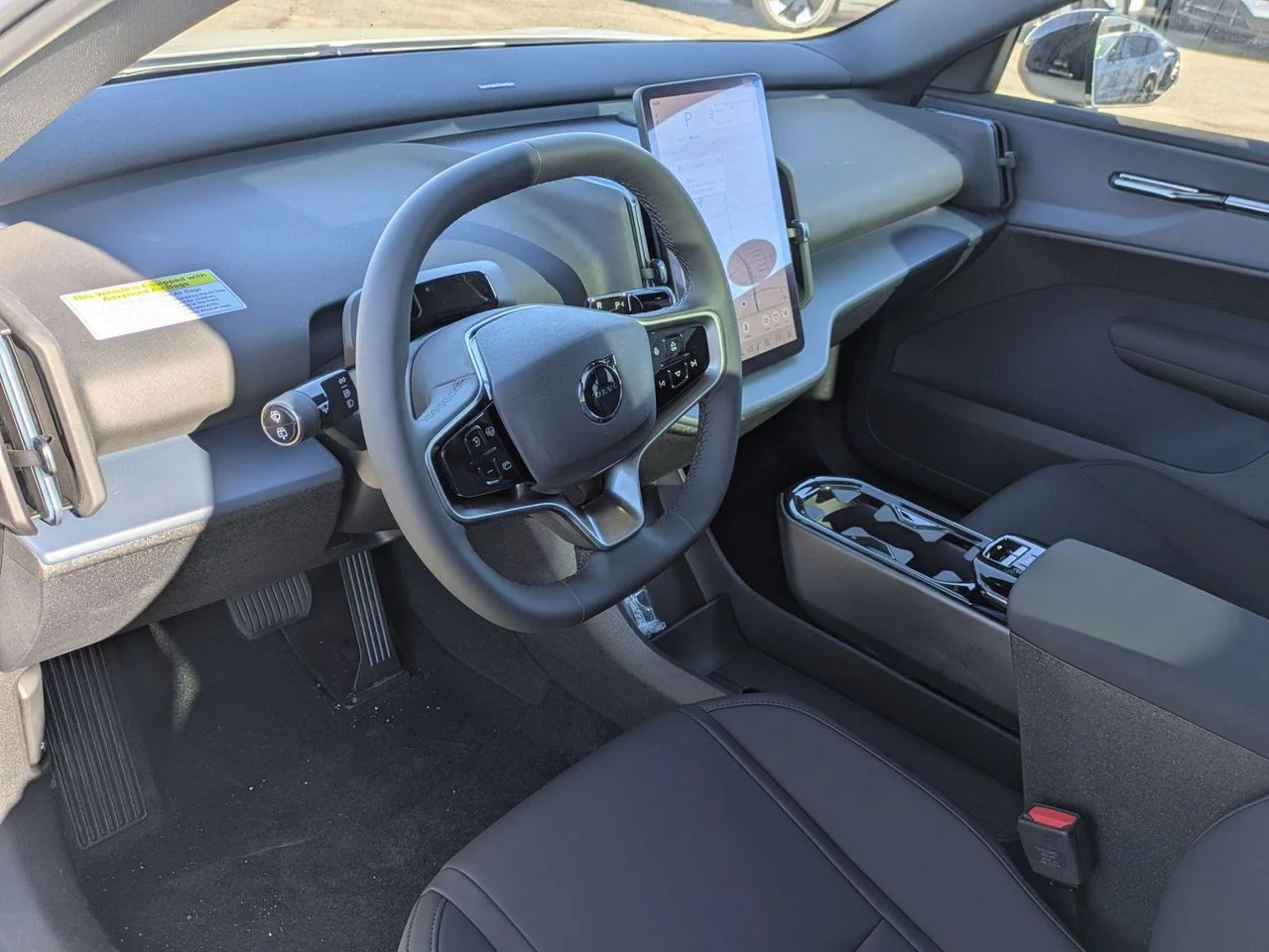 2025 Volvo EX30 Ultra - Photo 7