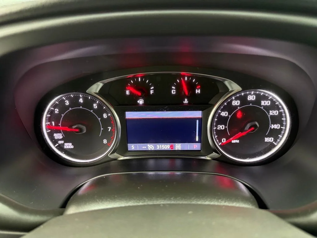 Used 2023 White GMC SLT image 22