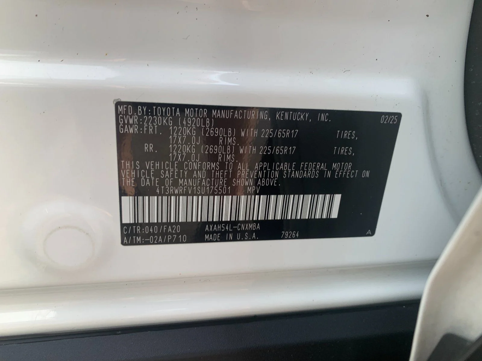Used 2025 White Toyota XLE image 33