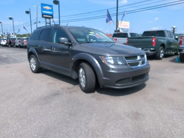 Used 2018  Dodge SE image 5