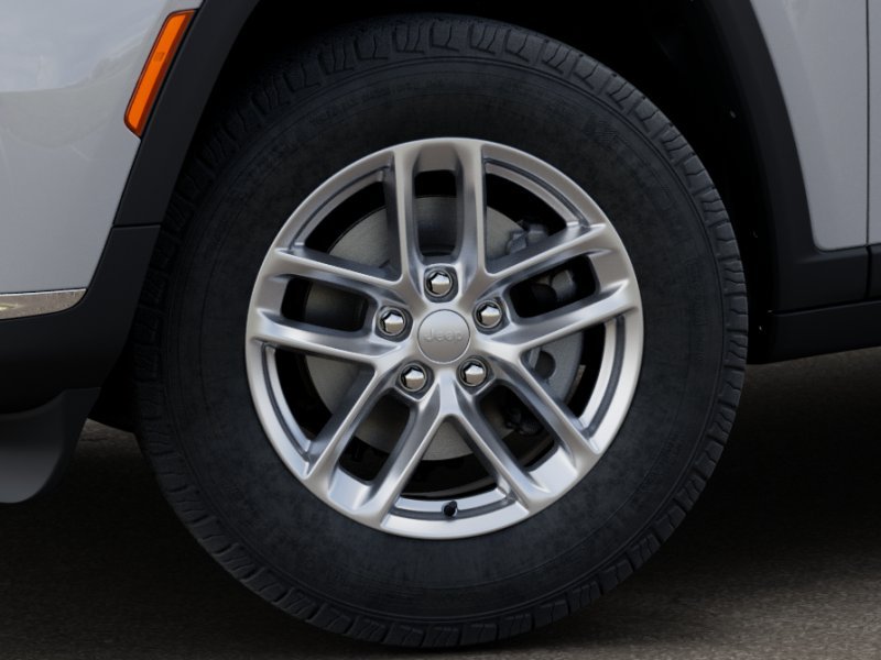 New 2025 Bright White Clear-Coat Exterior Paint Jeep Laredo image 42