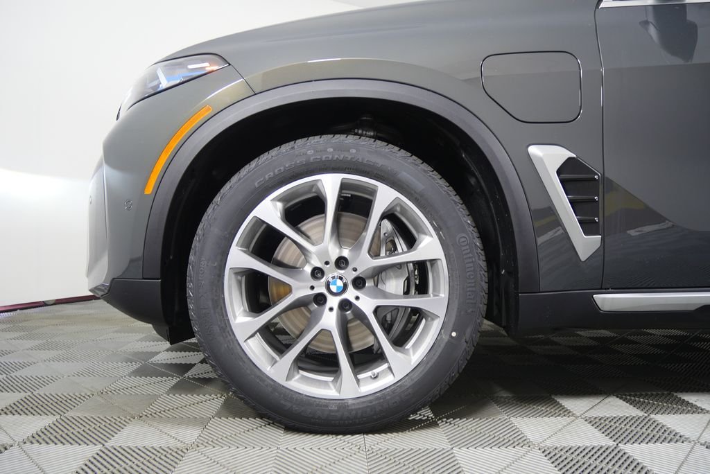 Used 2026 Dravit Grey Metallic BMW xDrive50e image 2