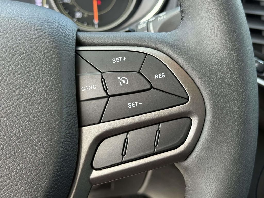 Used 2021 White Jeep Latitude Lux image 22