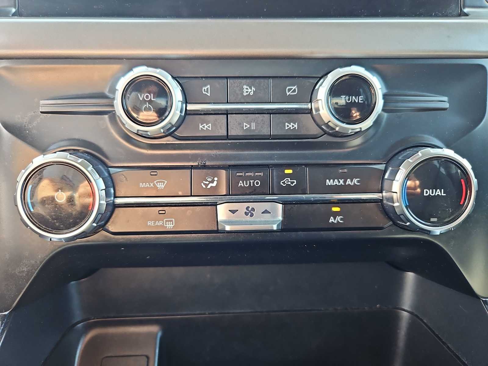 Used 2024 Iconic Silver Ford XLT image 19