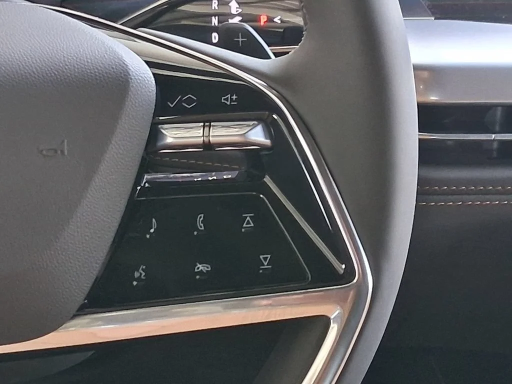 2026 Cadillac Escalade Luxury - Photo 14