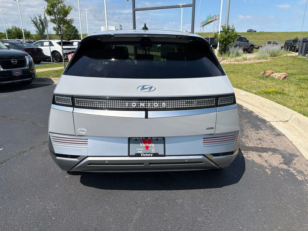 Used 2024 Gray Hyundai Limited image 6