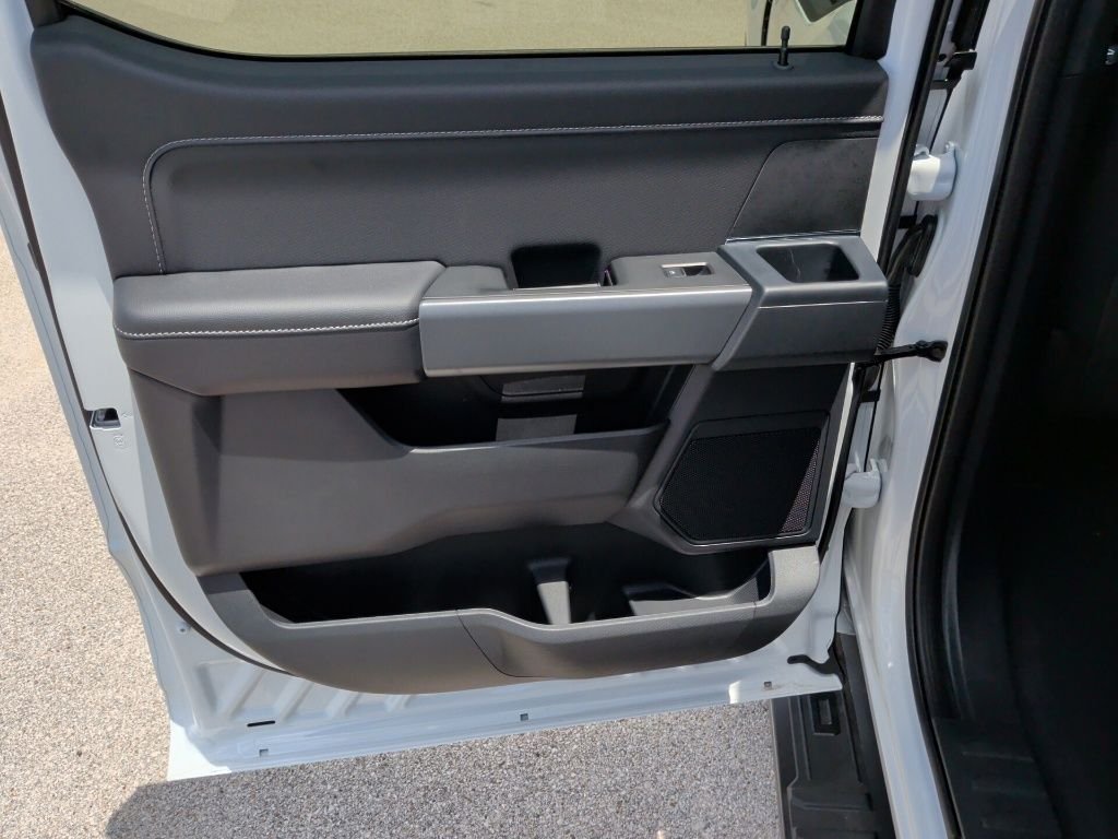 New 2026 Oxford White Ford XLT image 35