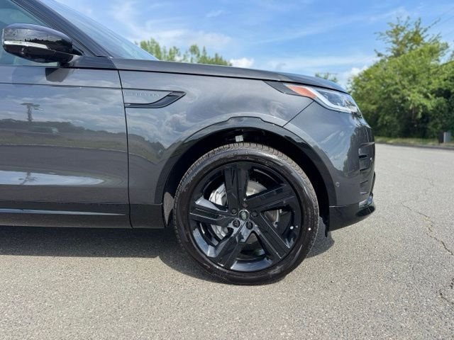 New 2026 Carpathian Grey Land Rover Dynamic SE image 9