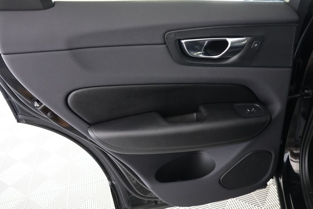 Used 2019 Black Volvo T5 Inscription image 26