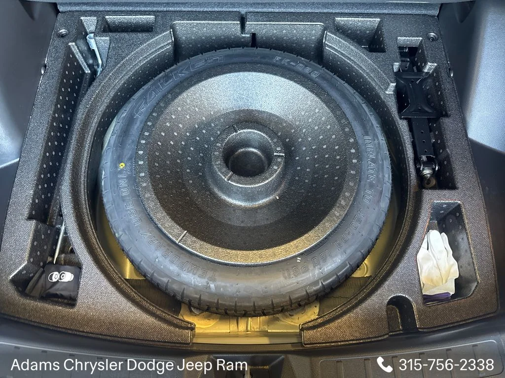 Used 2025  Mitsubishi SE image 9