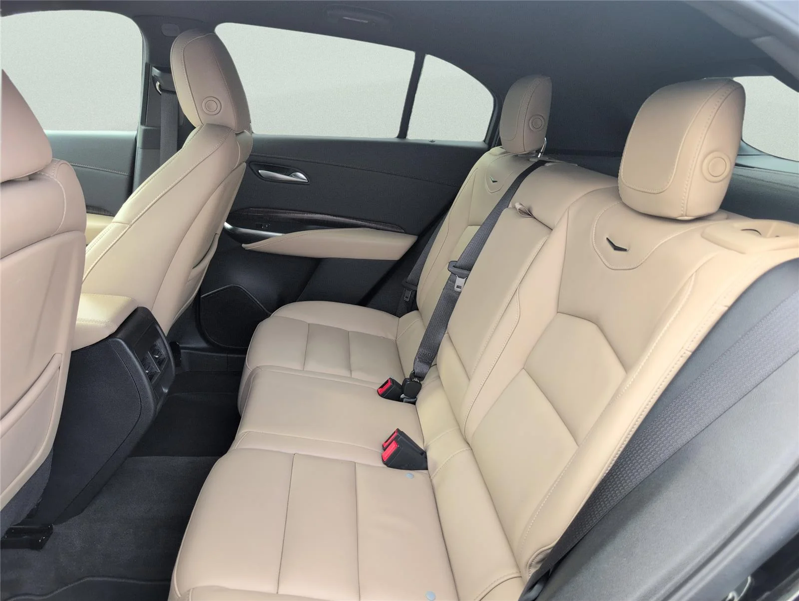 Used 2025 Stellar Black Metallic Cadillac FWD Premium Luxury image 31