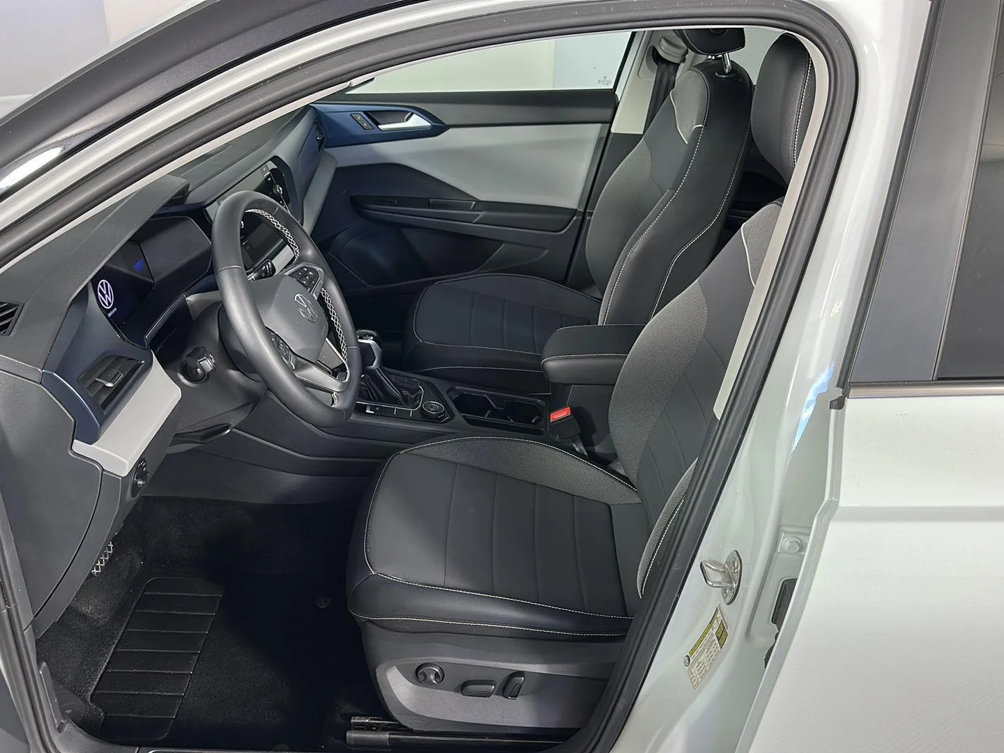 Used 2023 Pure White w/Deep Black Roof Volkswagen SE image 8