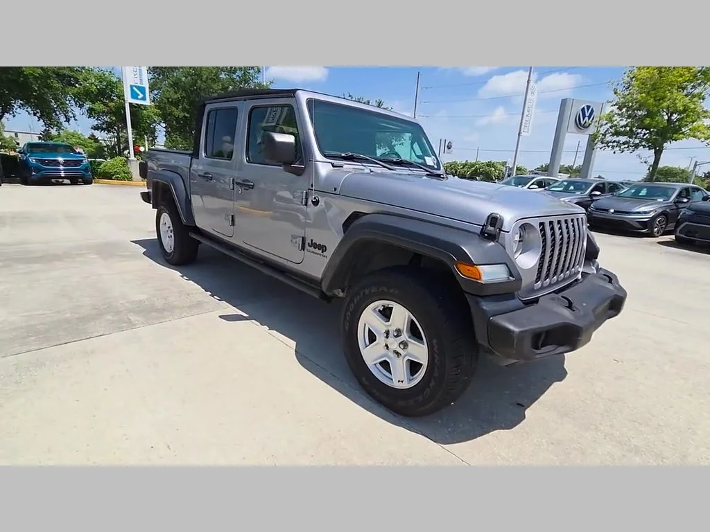 Used 2020 Silver Jeep Sport image 31
