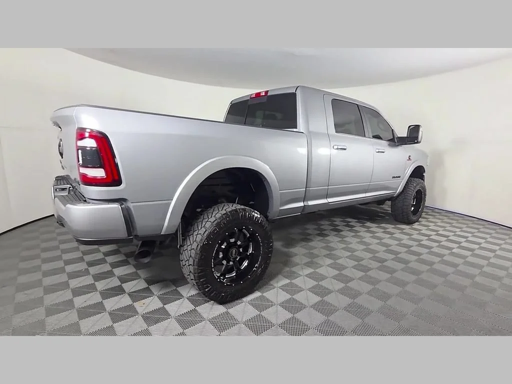Used 2024 Billet Silver Metallic Clearcoat Ram Laramie image 41