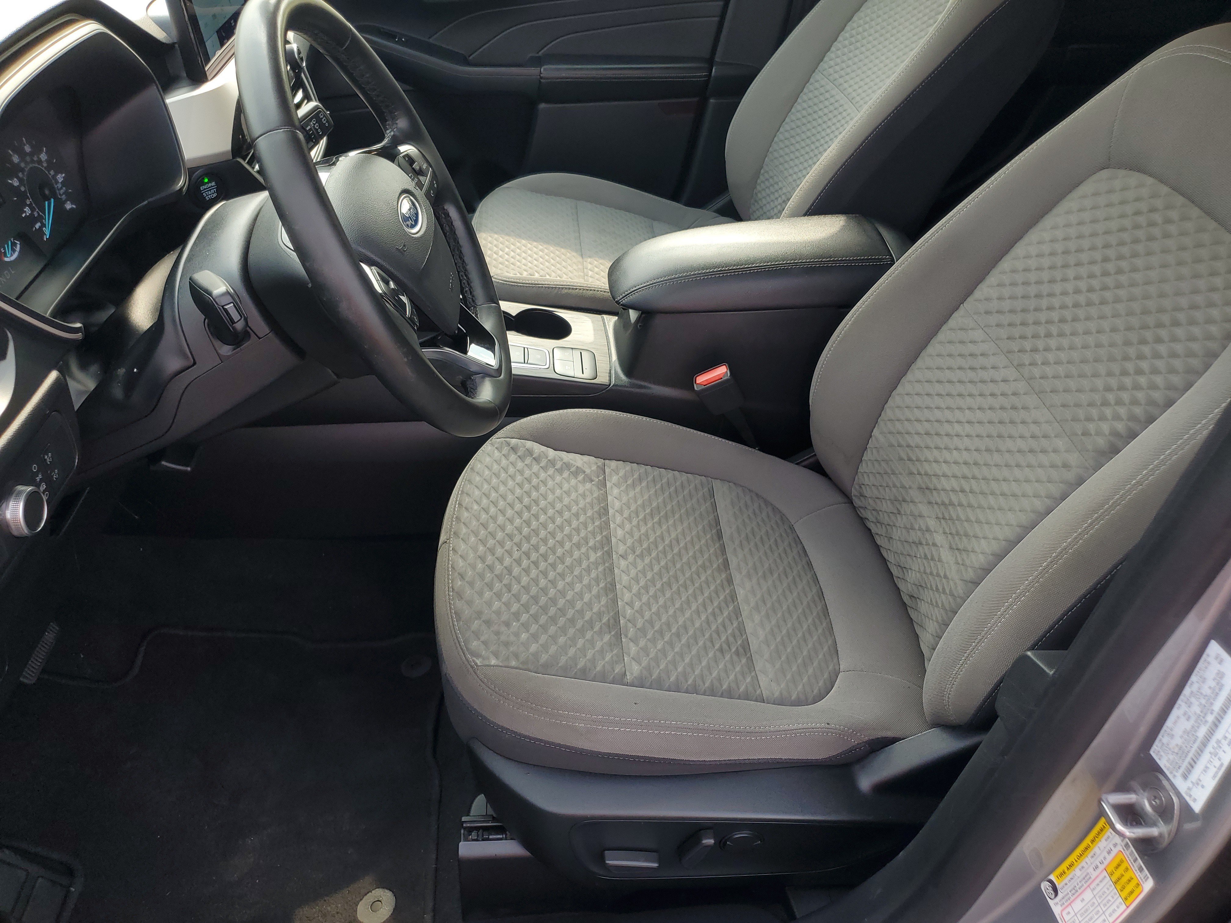 Used 2022 Silver Ford SE image 16