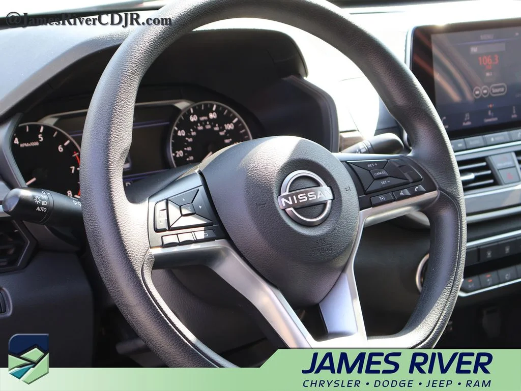 Used 2025 Red Nissan 2.5 SV image 24
