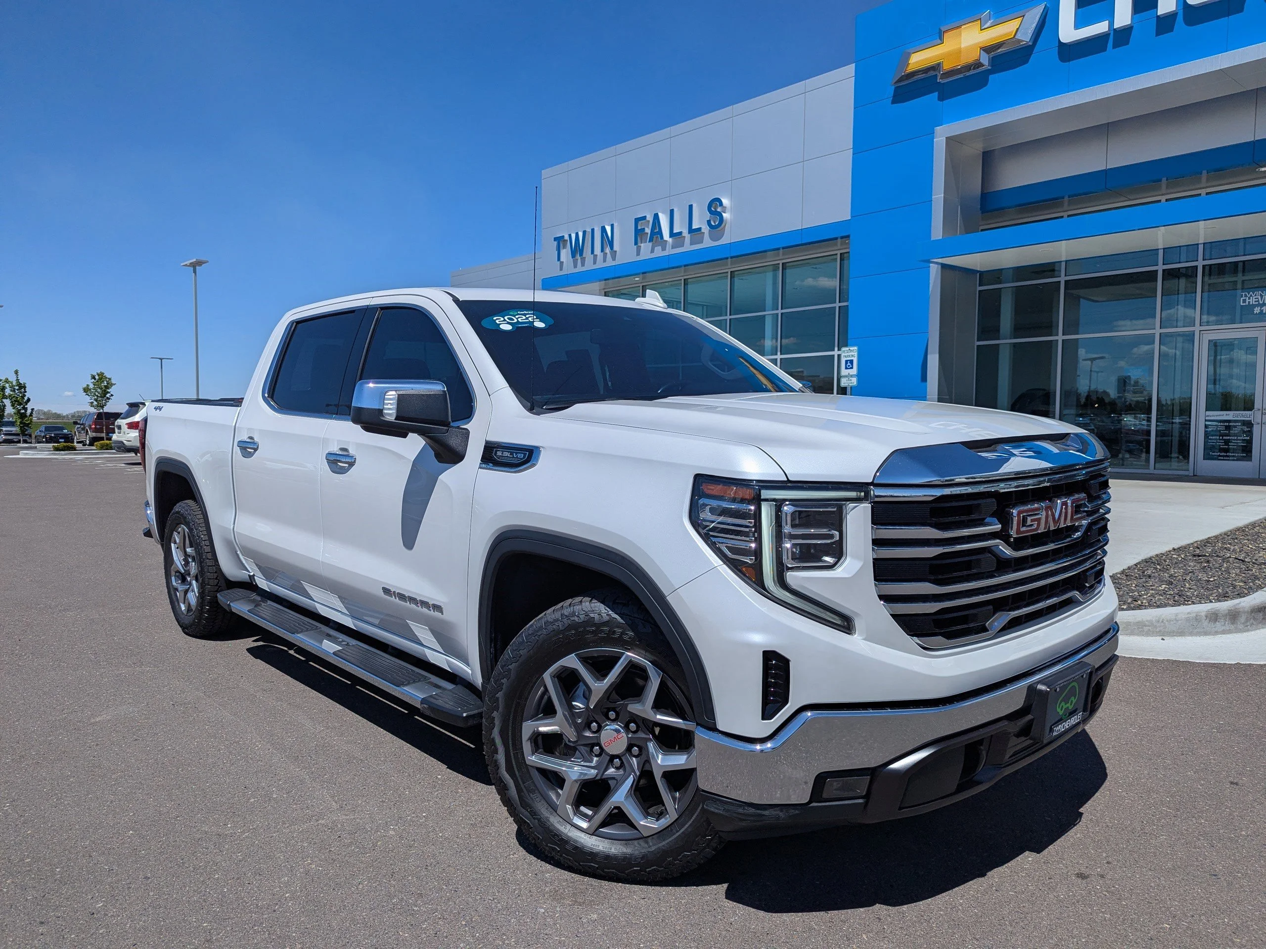 2022 GMC Sierra 4WD Crew Cab Short Box SLT's photo