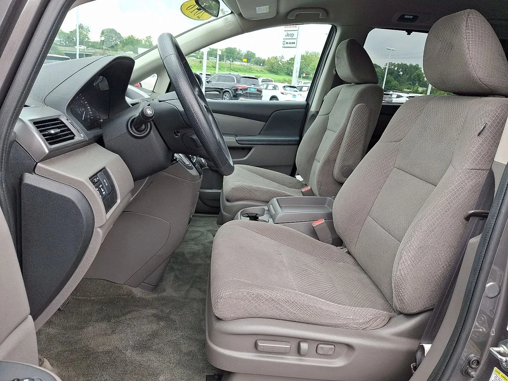 Used 2016 Gray Honda SE image 16