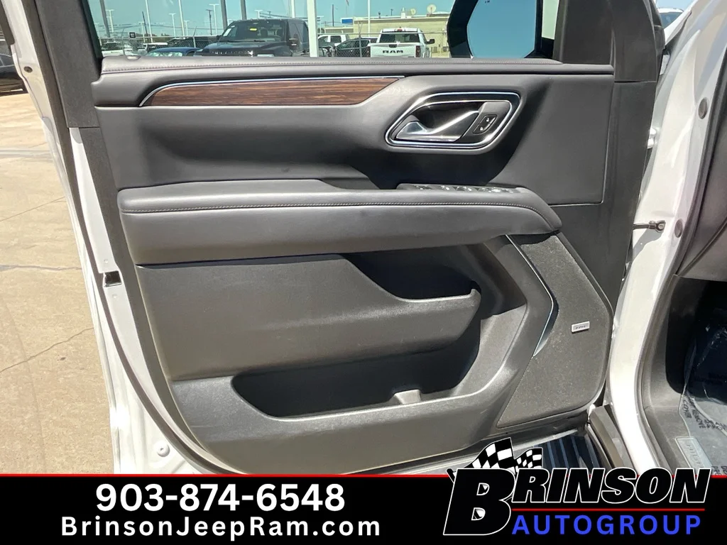 Used 2024 Iridescent Pearl Tricoat Chevrolet High Country image 28