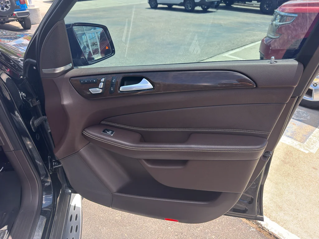 Used 2019 Black Mercedes-Benz 450 4MATIC® image 9