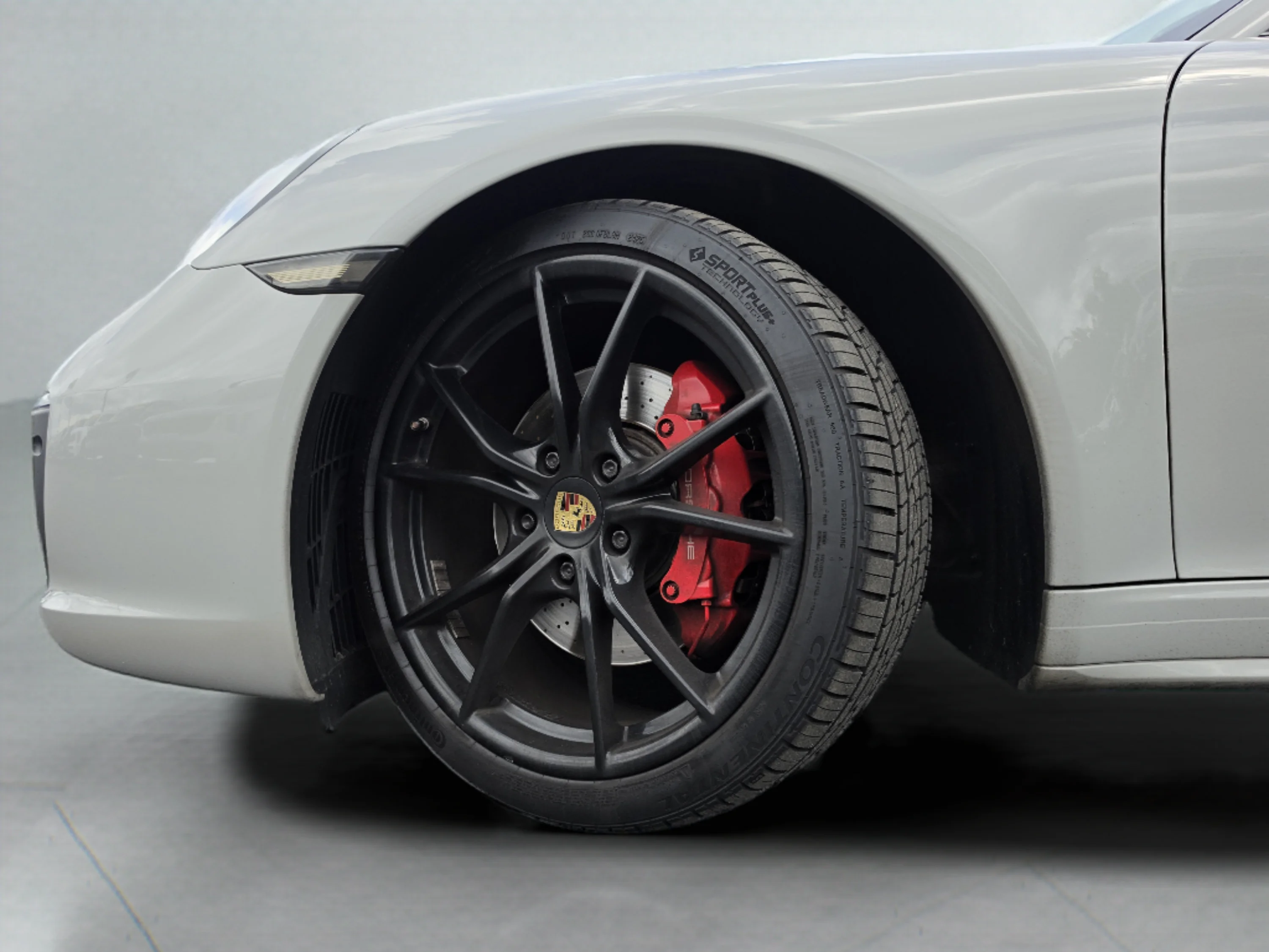 Used 2018 Chalk Porsche 4S image 34