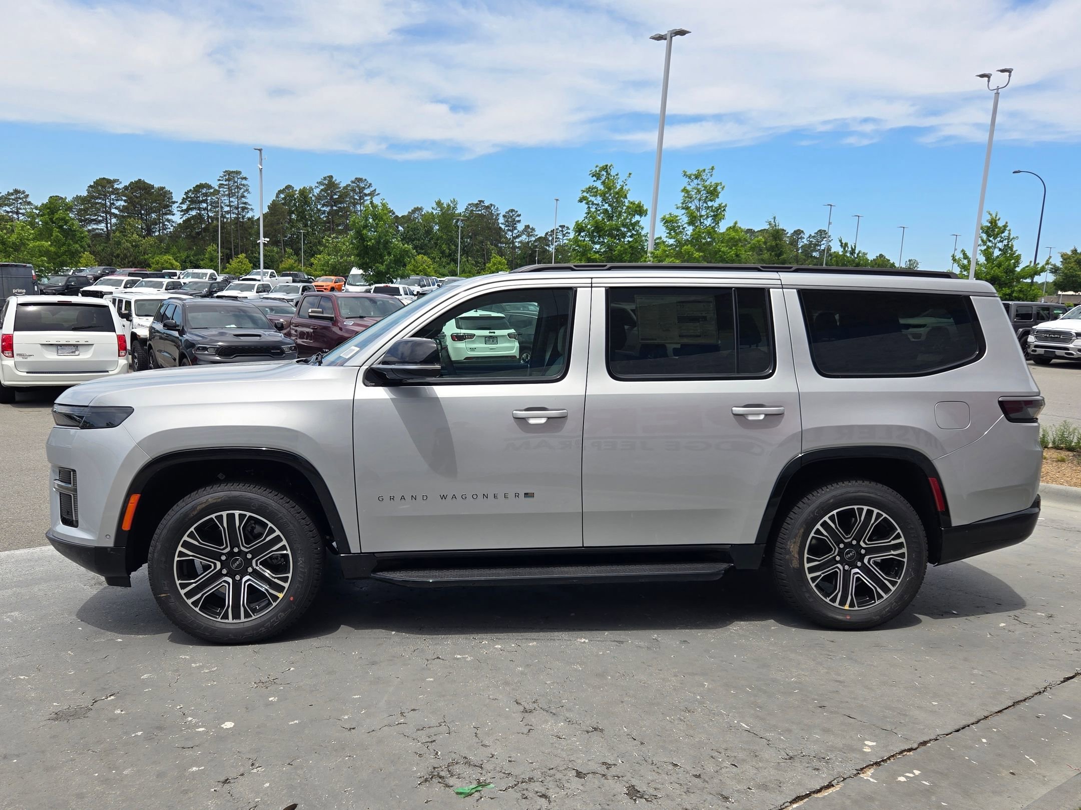 New 2026 Silver-Zynith Exterior Paint Jeep  image 4