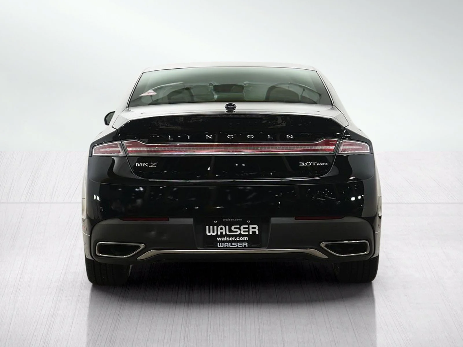 Used 2017 Black Velvet Lincoln Reserve image 4