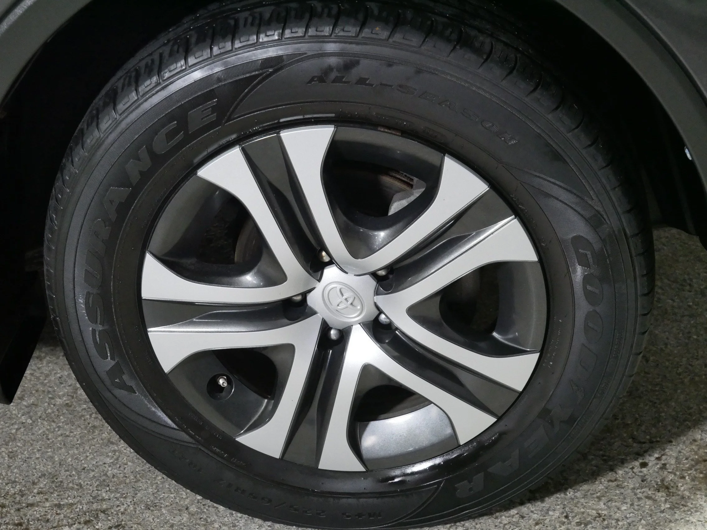 Used 2018 Magnetic Gray Metallic Toyota LE image 15