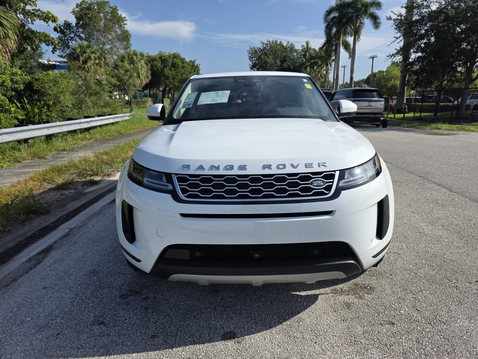 Certified Used 2023 Fuji White Land Rover P250 SE image 8