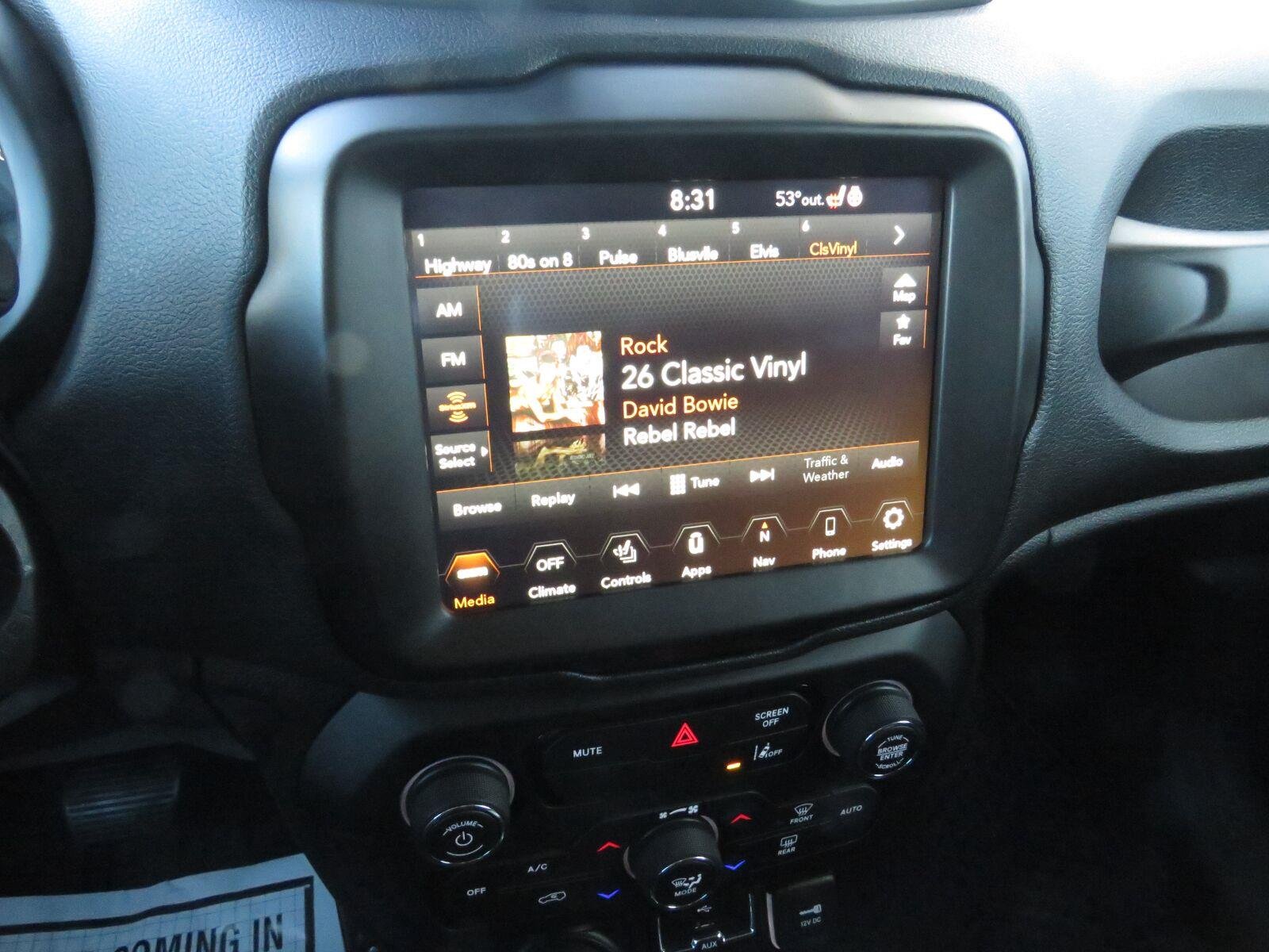 Used 2023 Graphite Gray Jeep Latitude image 29