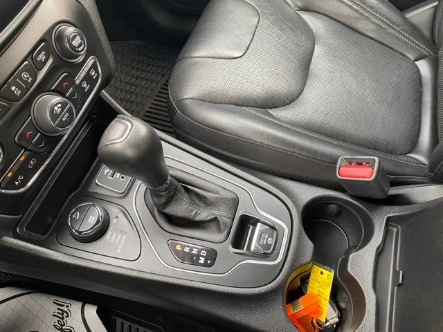 Used 2021 Gray Jeep Latitude Lux image 22