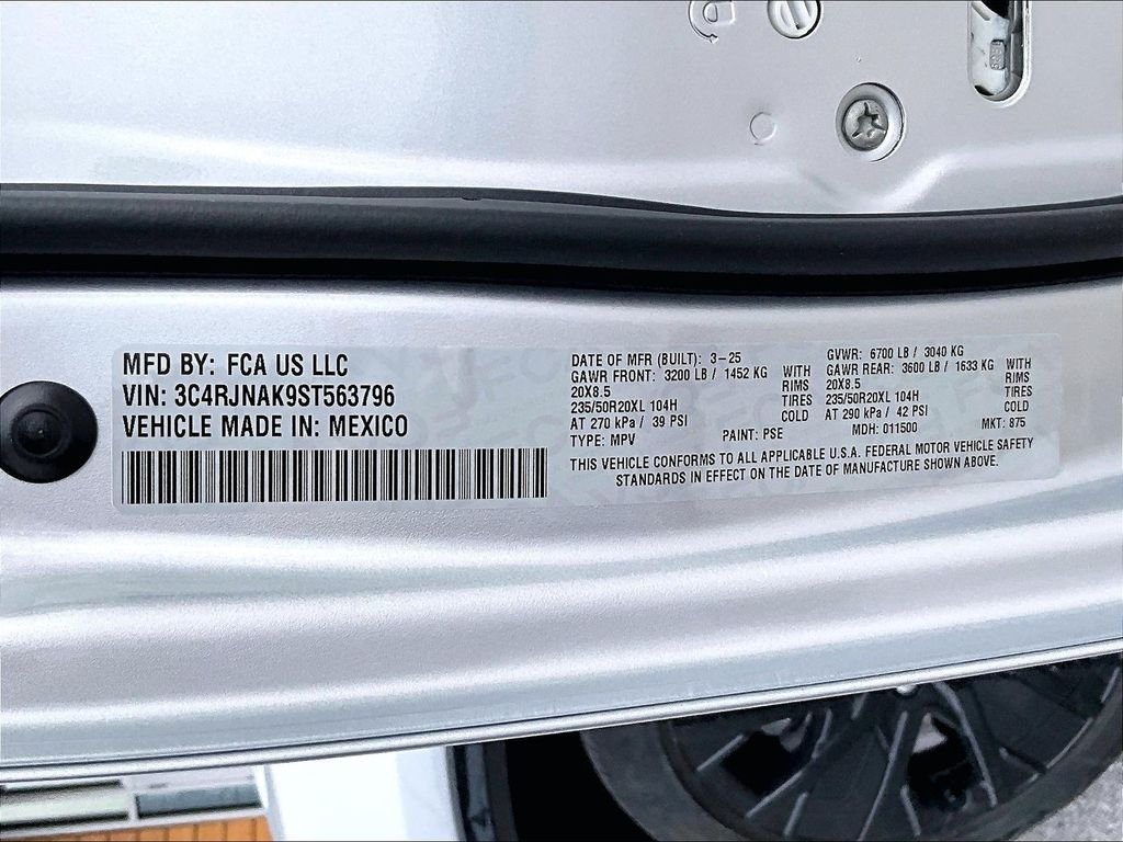 2025 Jeep Wagoneer S — photo 17