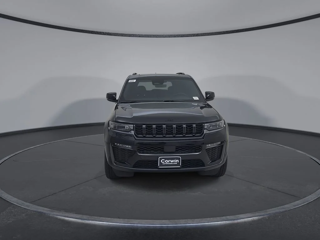 New 2026 Diamond Black Crystal Pearlcoat Jeep Limited image 5