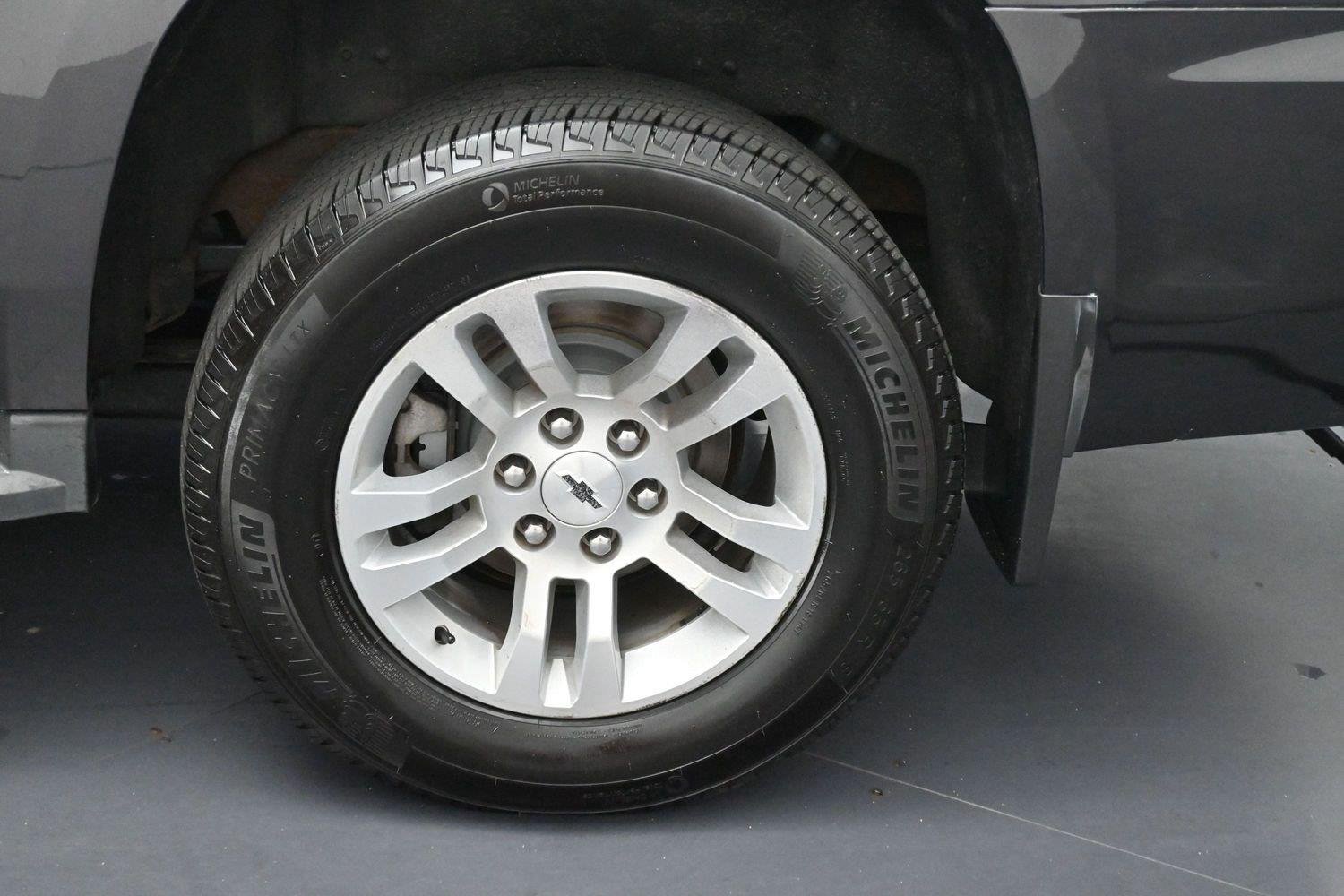 Used 2018 TUNGSTEN METALLIC Chevrolet LT image 44